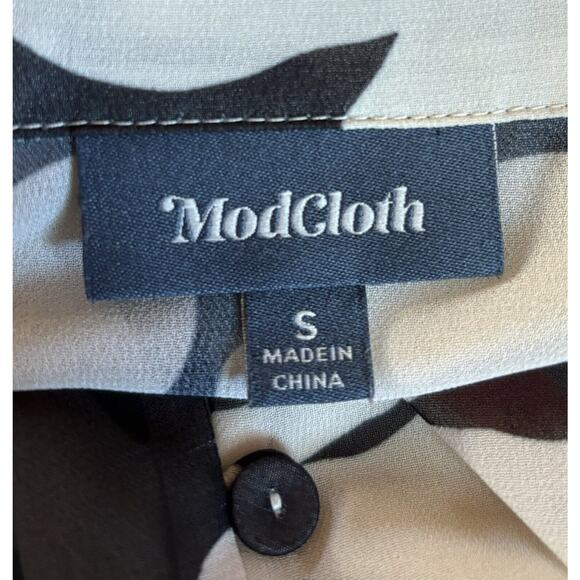 Modcloth Sheer Floral Button Front Blouse Womans Small Wide Collar Black Cream - Picture 6 of 8